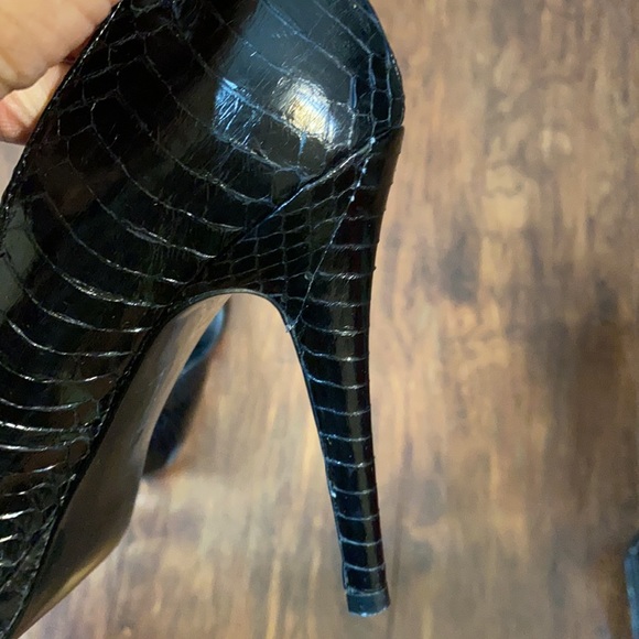 Ralph Lauren Kailee Black Snakeskin Pumps Size 8 - Picture 5 of 11